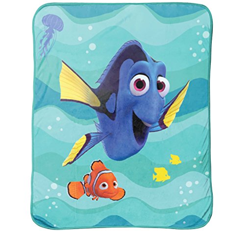 Product Cover Disney/Pixar Finding Dory Stingray Friends Silk Touch Plush Throw, 46
