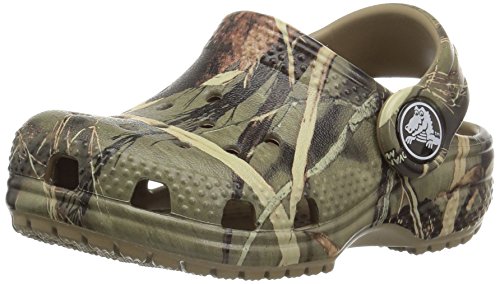 Product Cover Crocs Kids' Classic Realtree Clog | Slip on Water Shoe for Toddlers, Boys, Girls, Khaki, 4 M US Big Kid