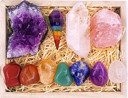 Product Cover Premium Healing Crystals Gift Kit in Wooden Box - 7 Chakra Set Tumbled Stones, Rose Quartz, Amethyst Cluster, Crystal Points, Chakra Pendulum + 82 Page E-Book + 20x6 Reference Guide Poster, Gift Ready
